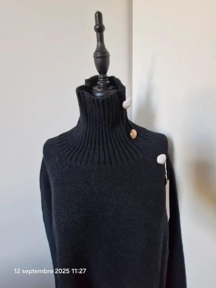 Robe pull oversize noire – col montant, boutons dorés, bas & poignets côtelés – T 42/46 - photo numéro 2