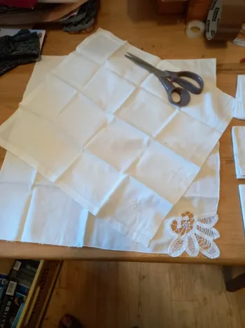 5€, 6 serviettes brodées