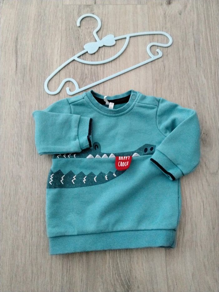 Sweat crocodile et pantalon marine - photo numéro 3