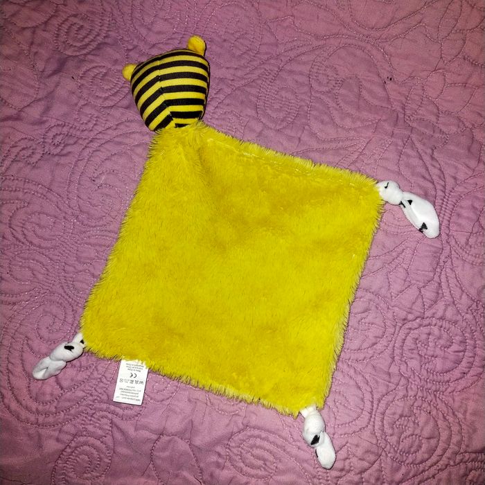 Doudou plat tigre APOLLO Little One losange noir jaune coeurs étoiles - photo numéro 2