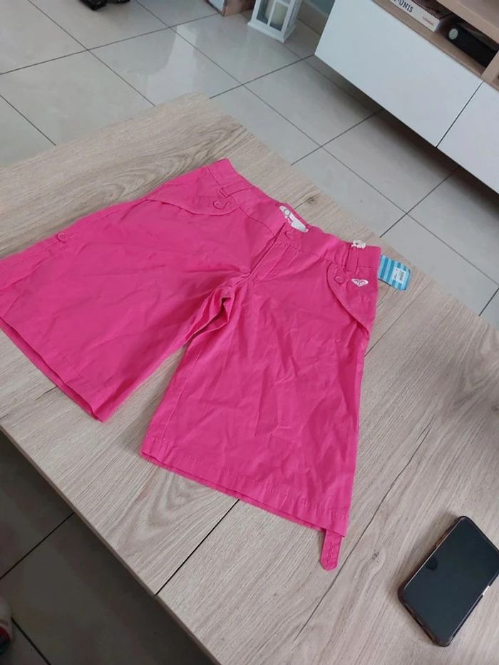Bermuda roxy Jr taille 16 ans neuf