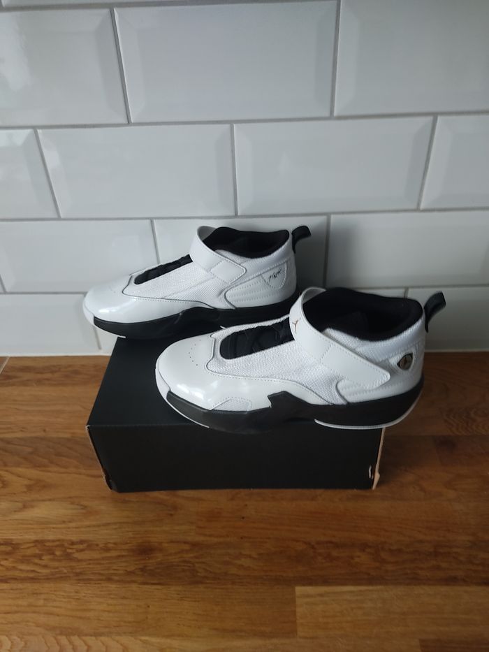 Baskets Jordan max aura 6 T 35