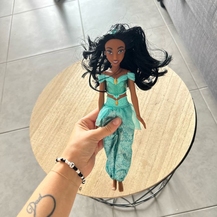 Poupée Jasmine