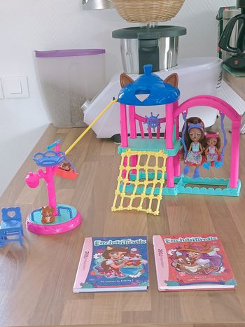 Parc de jeu Enchantimals Écureuil 🐿️ + 2 livres tome 1 et 2 + 2 poupées et leurs animaux