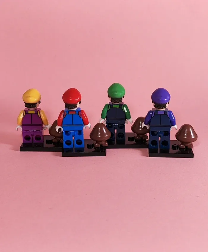 Mario Luigi Waluigi Wario et Goomba au format Lego - photo numéro 2