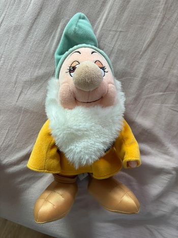 Peluche nain timide blanche neige Disney