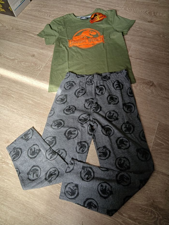 Pyjama neuf Jurassic world 6 ans - photo numéro 5