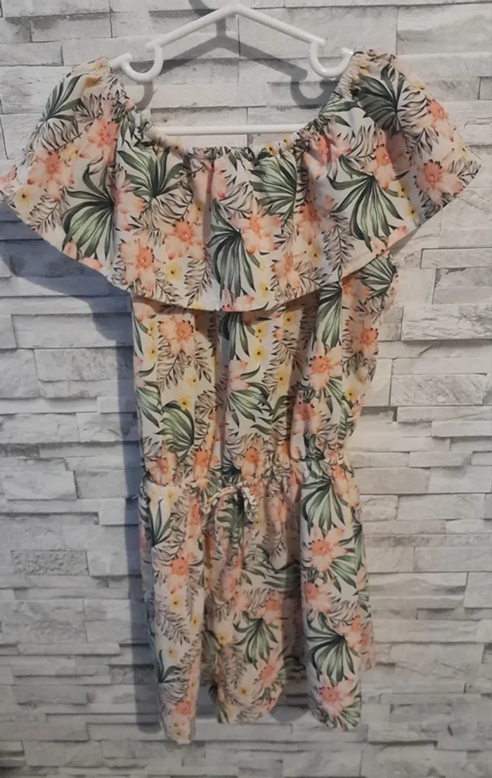 Robe taille 8 ans - Très bon état- Basic Needs