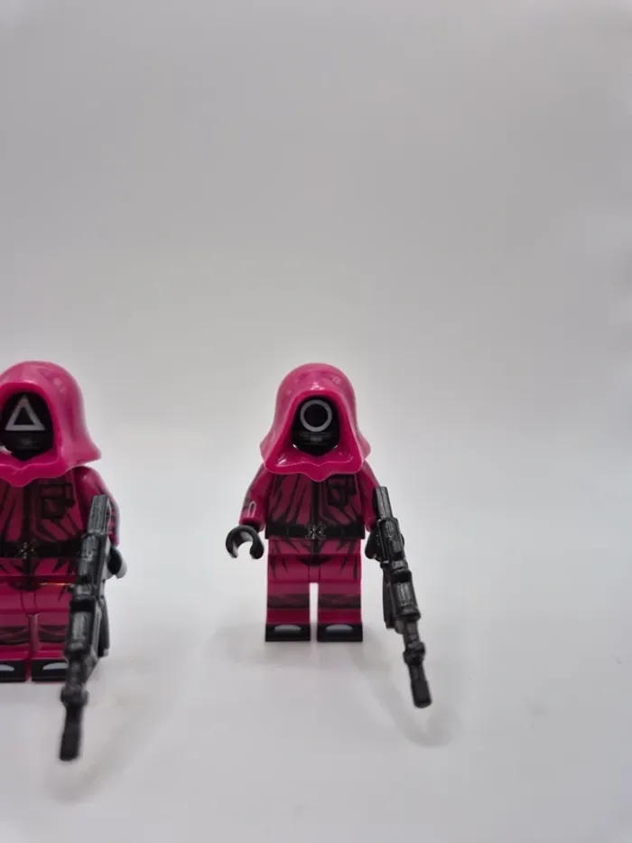 Figurines type lego 4 soldats gardes Squid Game - photo numéro 4