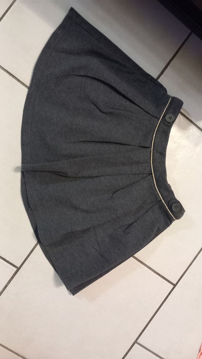 Jupe grise okaidi 8 ans taille réglable tbe