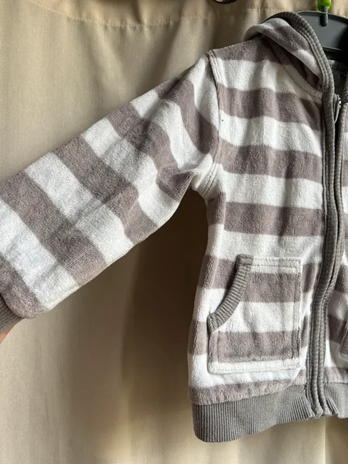 Gilet à capuche 18 mois - photo numéro 2
