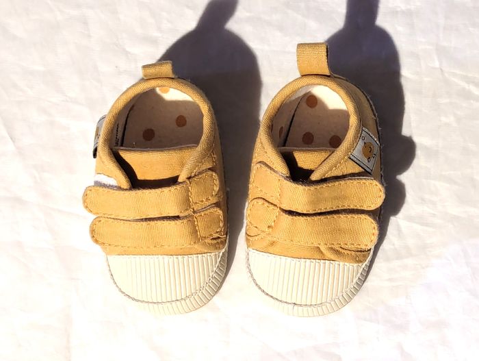Chaussures Jaunes Ocre Dessin Petit Poussin Fermeture Scratchs Accessoires Petits Enfants Bébés - photo numéro 4