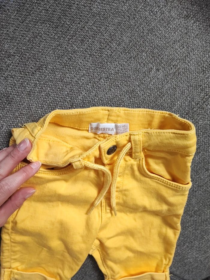 Short jaune - photo numéro 2