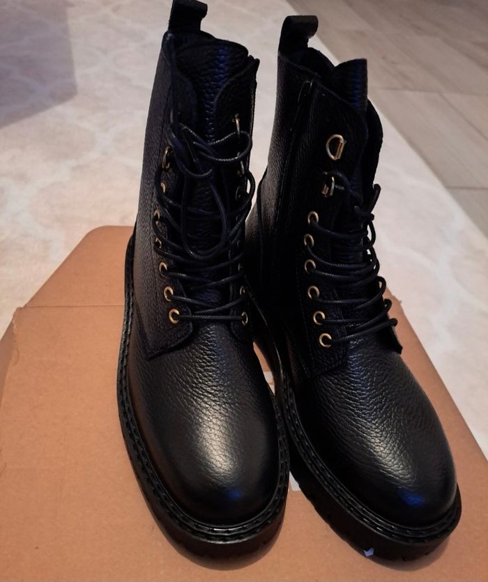 Bottines en cuir neuves - photo numéro 2