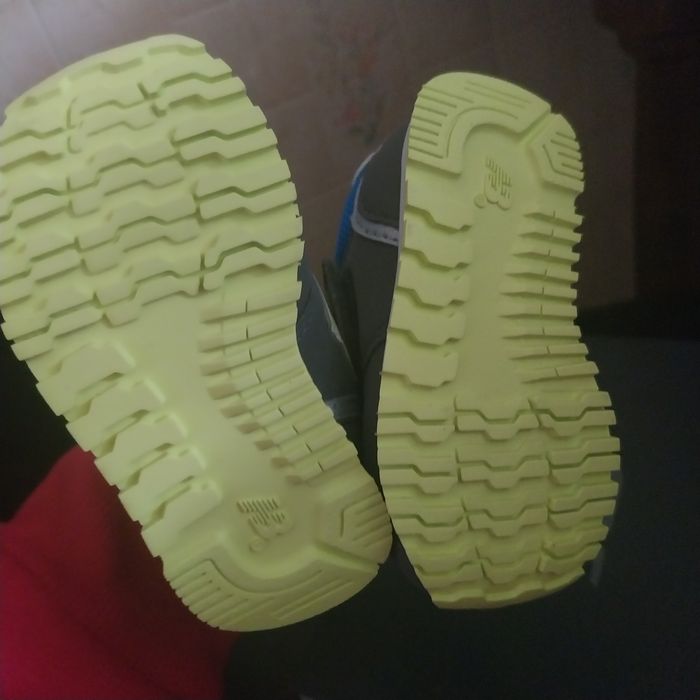 Baskets new balance neuves avec étiquette 🏷 pointure 20 - photo numéro 3