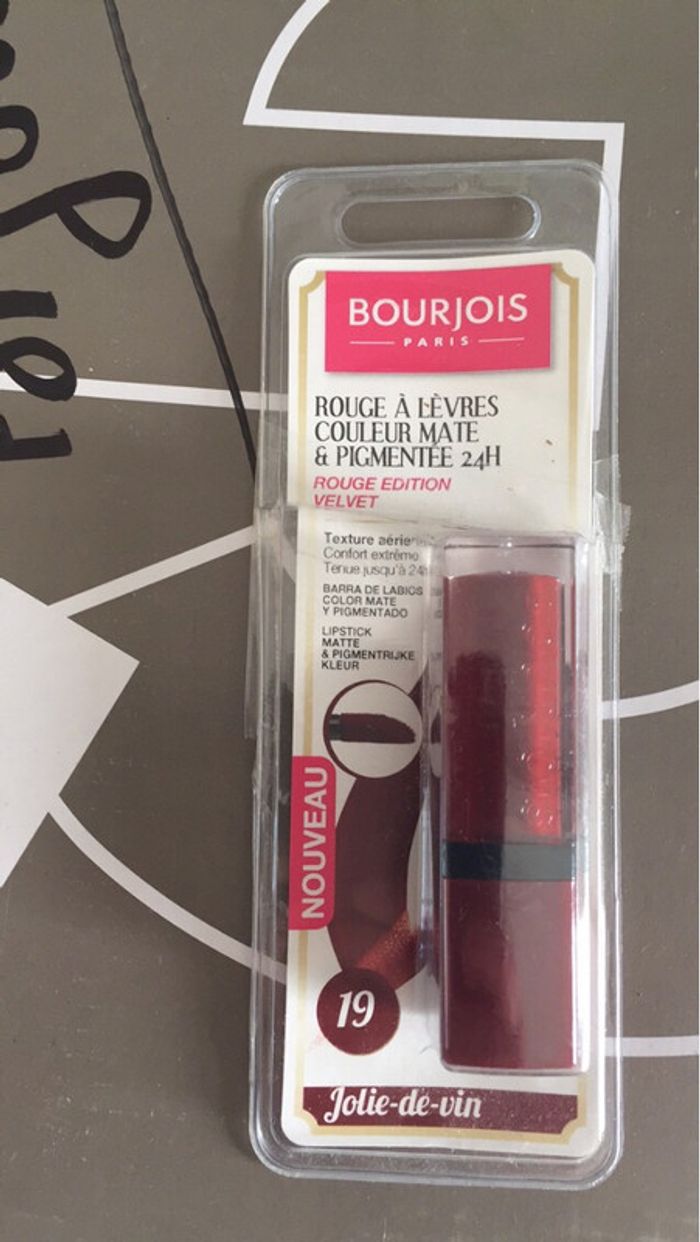 3-Rouge à lèvres stick NEUF