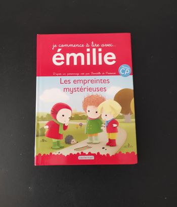 📘 Je commence à lire avec Émilie – Les empreintes mystérieuses – Très bon état