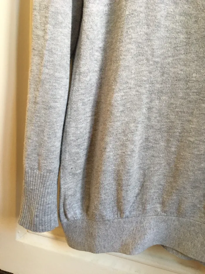 Pull gris échancré - photo numéro 3