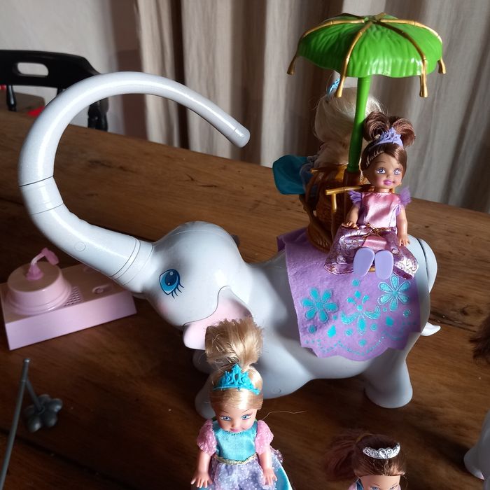 Lot éléphants et poupées - photo numéro 2