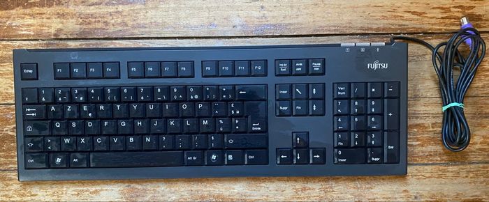 Clavier Fujitsu KB400 PS:2 F pour ordinateur de bureau - photo numéro 4
