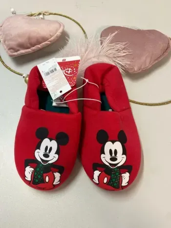 Chaussons garçon - Mickey - neuf - disney - Taille 33/34