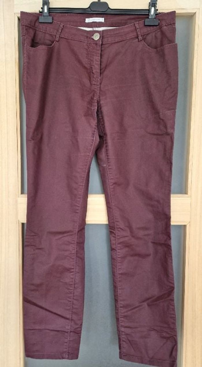 Pantalon style jean huilé bordeaux