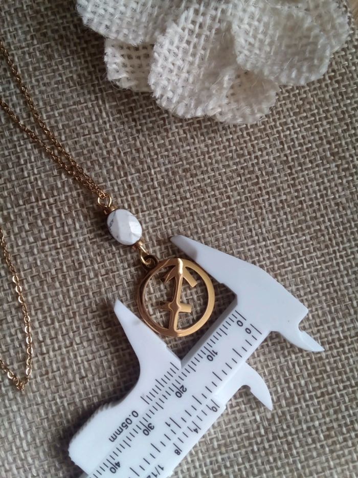 Collier signe astrologique sagittaire et pierre howlite naturelle à facettes - photo numéro 3