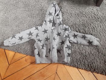 Gilet zippé rebel taille 12/18 mois