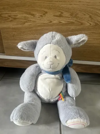 Peluche doudou mouton noukies guss et Victor gris blanc écharpe bleu étoile 40cm
