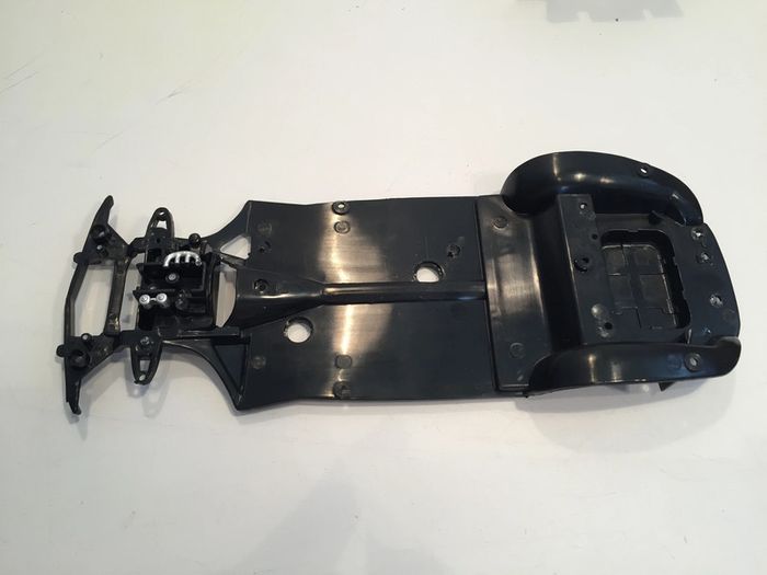 Châssis inférieur pièce détachée miniature Peugeot 203 1954 Solido 1/18 #A36 - photo numéro 2