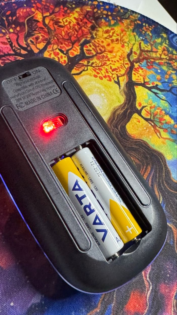 Souris sans fil neuve avec LED – piles incluses - photo numéro 4