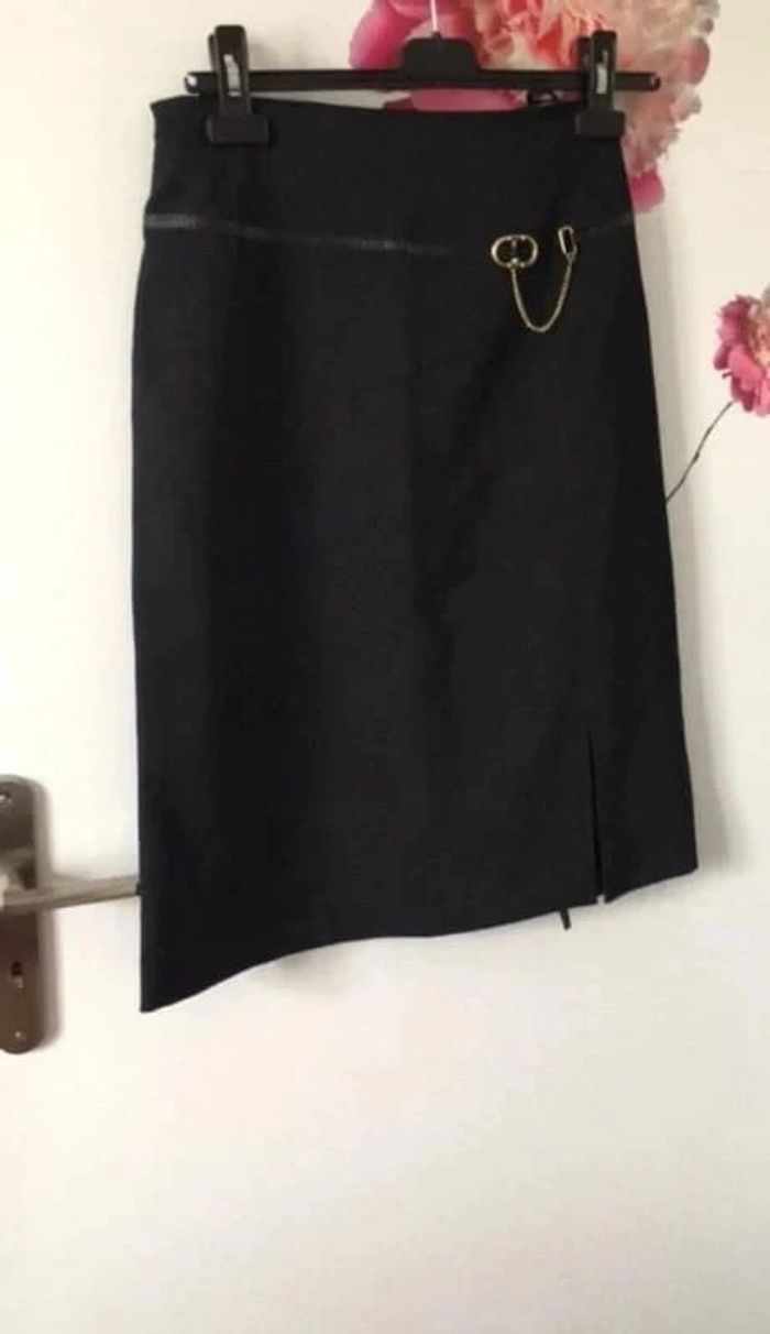 Jupe habillée sous le genou