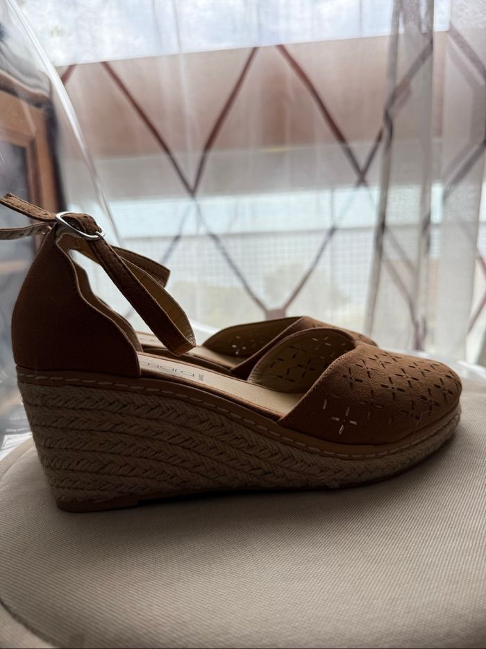 Escarpins compensés espadrilles à brides chevilles  Portés une heure  Couleur cognac effet daim - photo numéro 5