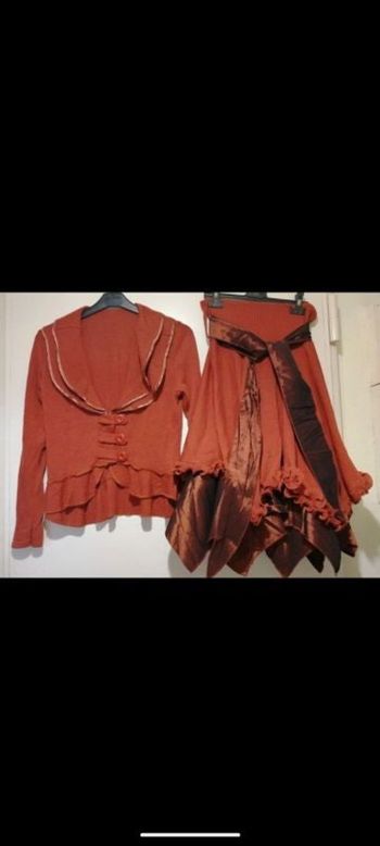 Ensemble vintage jupe et pull à volants corail Fashion98 ,fabriqué en Italie. Taille 38