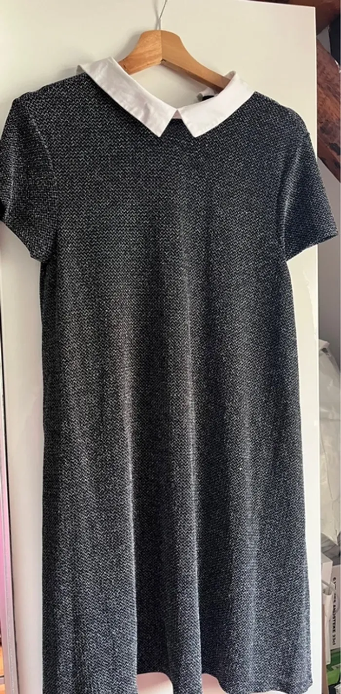 Petite robe pailleté avec col