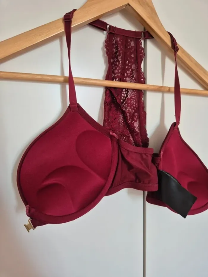 Soutien-gorge en dentelle bordeaux H&M 
Taille française 95B eur 80B - photo numéro 6