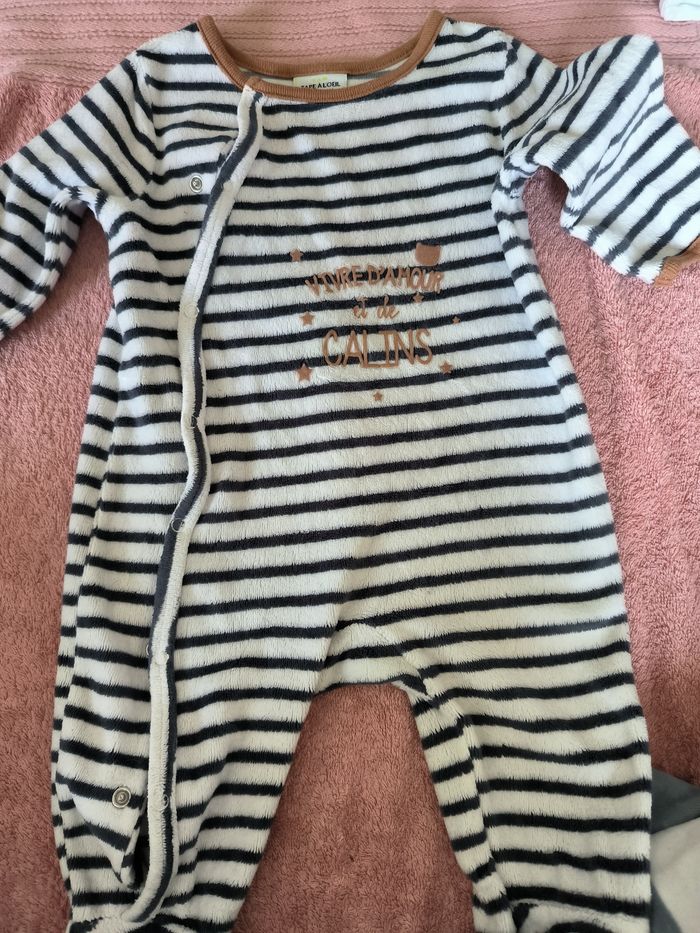 Lot 3 pyjamas 3 bodies 3mois - photo numéro 3