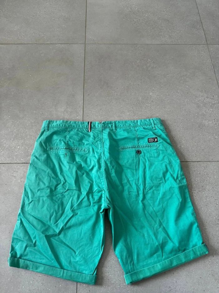 Short turquoise Hero Seven 36, très bon état, taille 48x50cm - photo numéro 3