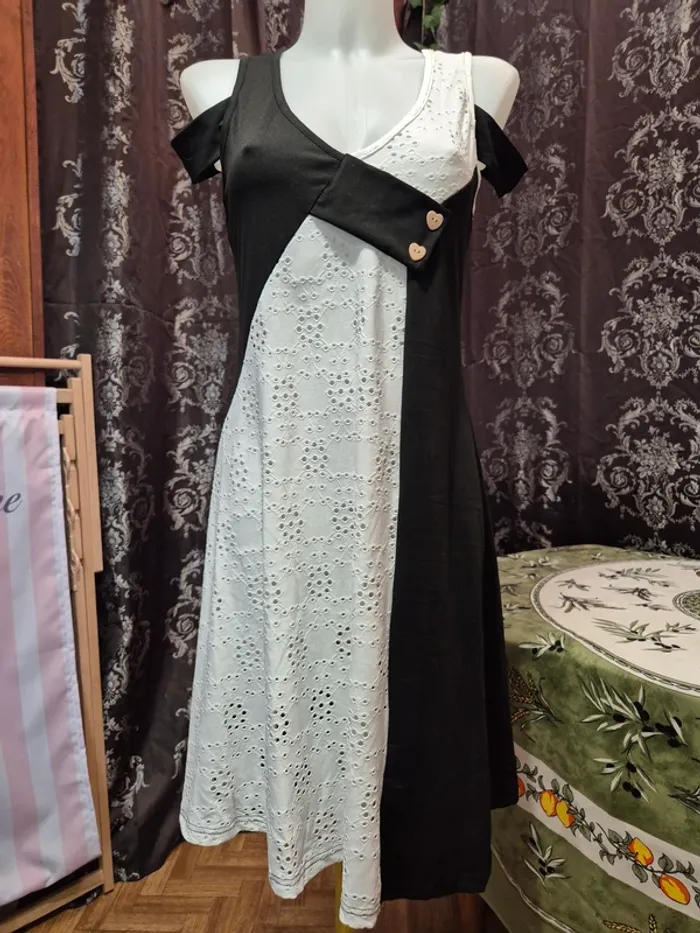 🖤 Robe ample Noire et Blanche🖤 - photo numéro 8