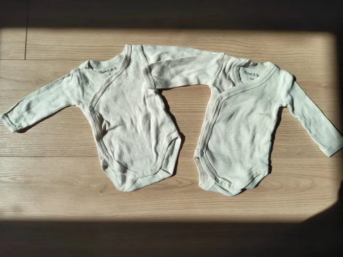 Lot de deux bodys 44cm naissance