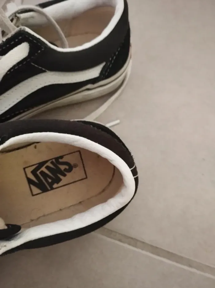 Basket Vans en très bon état très peu porté taille 30 noir et blanche fille garçon - photo numéro 5