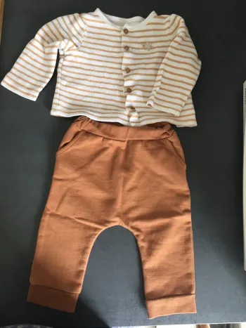 Ensemble pantalon + pull 9 mois sergent major