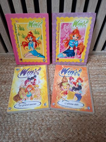 Lot de 2 DVD et 2 livres Winx club