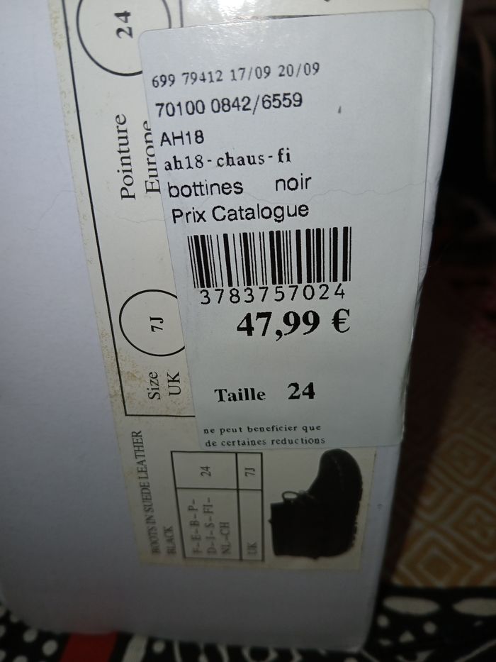 Botillons fille neufs pointure 24