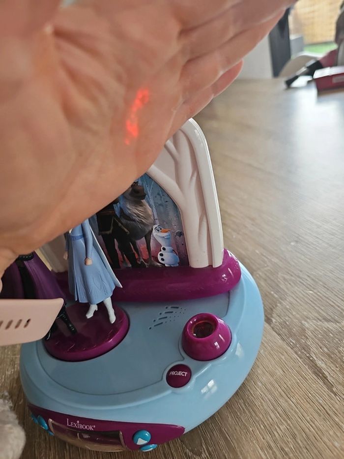 Réveil Projecteur Reine Des Neiges Avec Anna Et Elsa En 3d - photo numéro 3