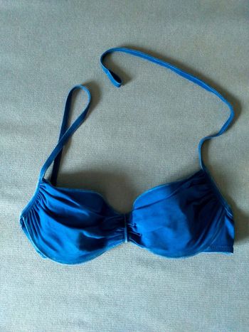 Haut de bikini triangle bleu velours – Taille 36 – 5 exemplaires disponibles