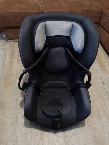 Siège auto bébé confort pivotant à ceinturer