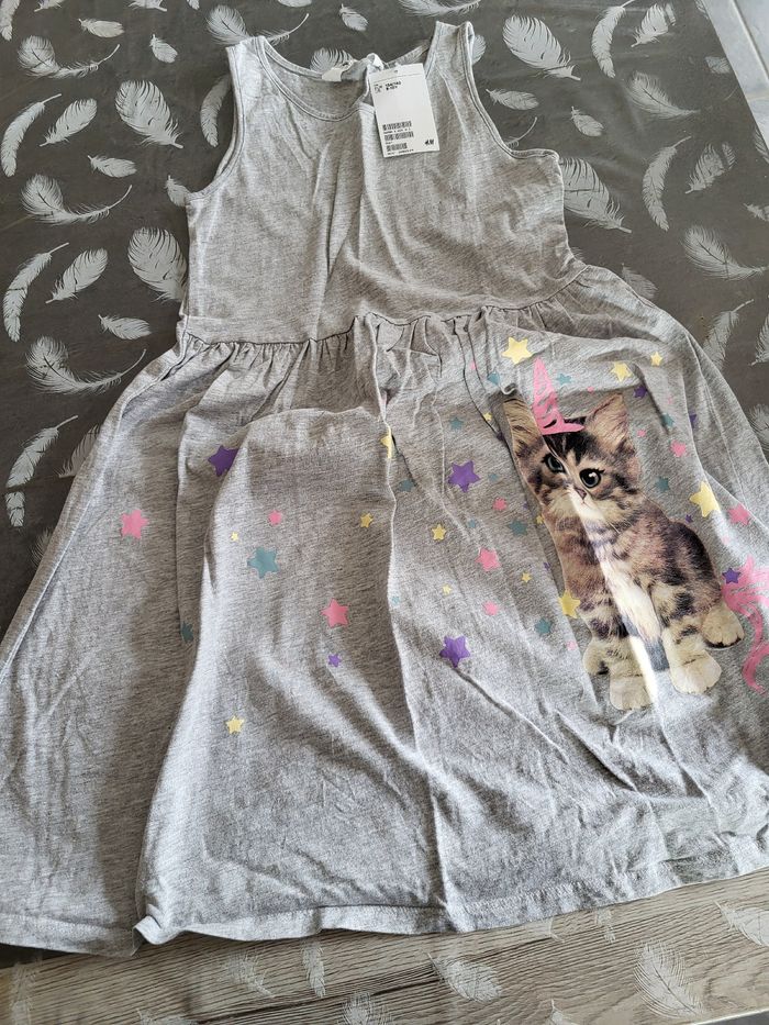 Robe neuve avec étiquette 🏷  taille 8 / 10 ans