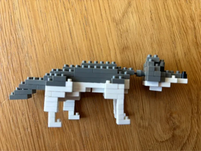Loup en petites briques