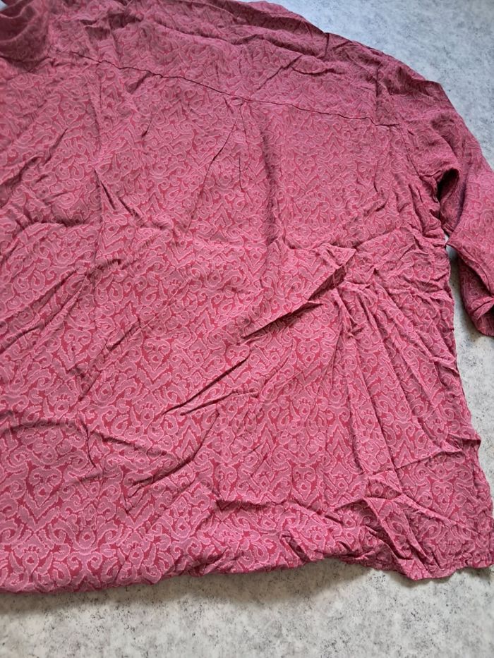 T-shirt rouge à motif - photo numéro 2